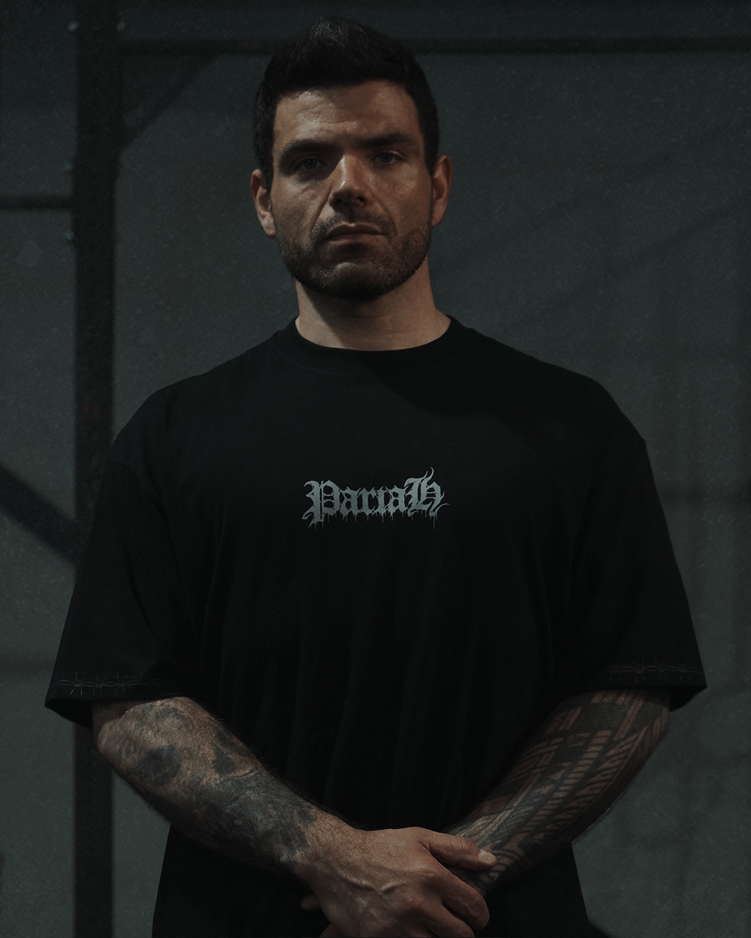 BARBED CUFF OVERSIZE TEE