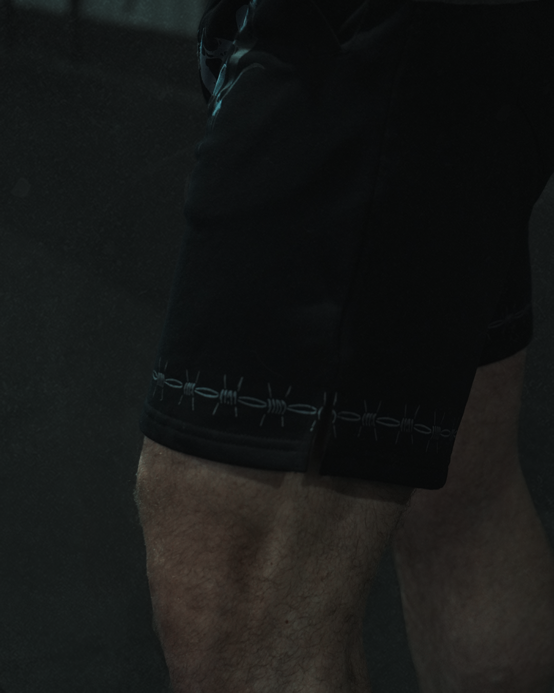 BARBED HEM SHORTS