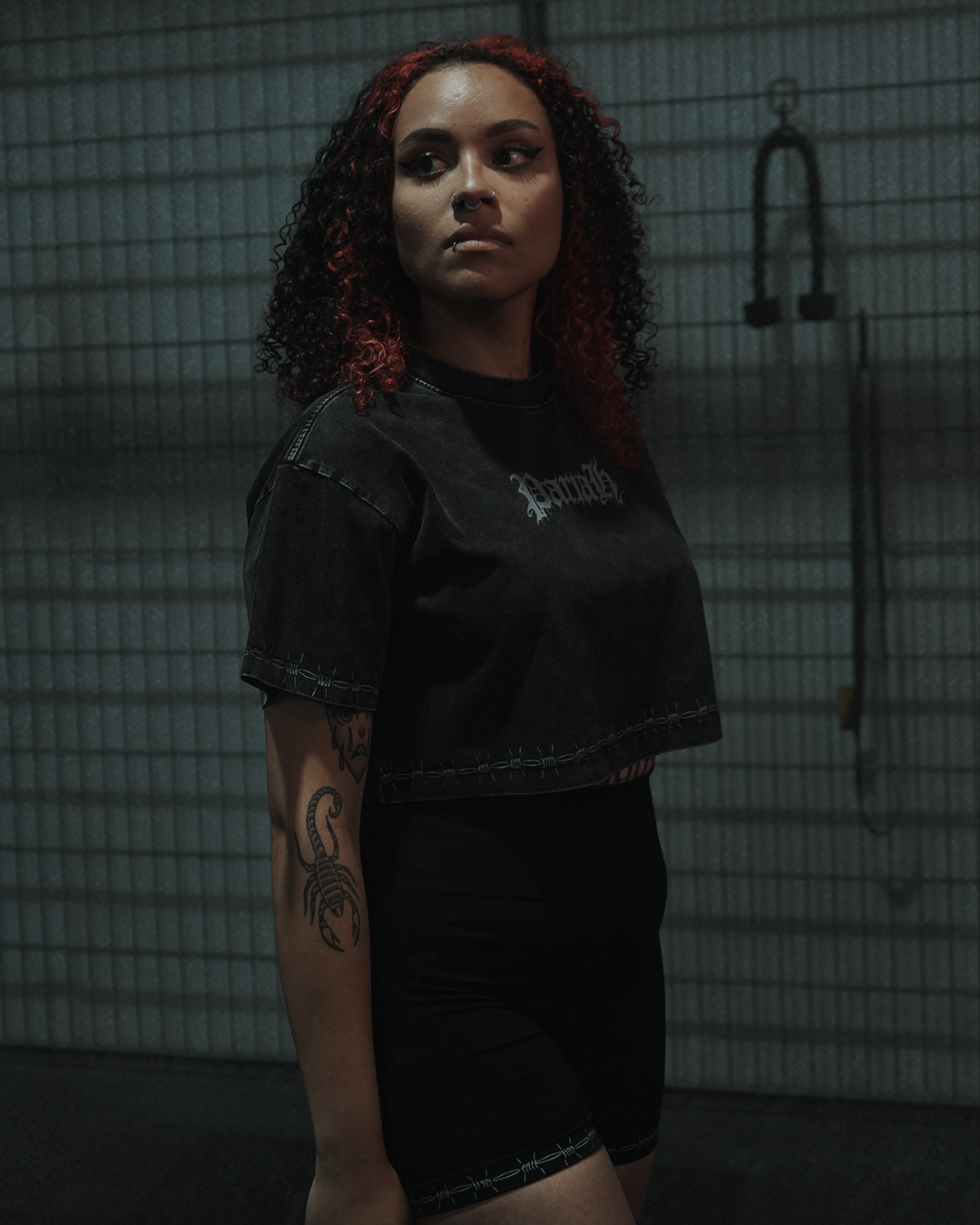 BARBED ACID-WASH CROP TOP